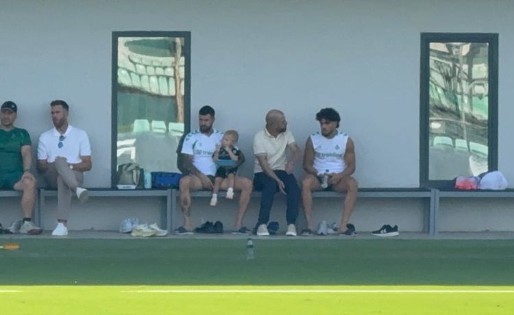 Manu Fajardo y Ez Abde protagonizan la sesión del Betis aún sin Lo Celso sobre el césped Manu Fajardo y Ez Abde protagonizan la sesión del Betis aún sin Lo Celso sobre el césped