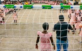 Gesto solidario del Betis con la donación de porterías a dos colegios de Guinea Ecuatorial Gesto solidario del Betis con la donación de porterías a dos colegios de Guinea Ecuatorial