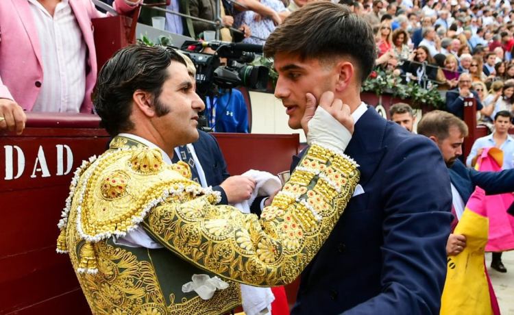 Morante de la Puebla, del gol de su hijo con el Betis a una posible despedida de Las Ventas Morante de la Puebla, del gol de su hijo con el Betis a una posible despedida de Las Ventas