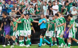 Lo Celso, duro tras una derrota del Betis marcada por la polémica arbitral: «No sé si hubiera sido gol del Barça también se vuelve para atrás» Lo Celso, duro tras una derrota del Betis marcada por la polémica arbitral: «No sé si hubiera sido gol del Barça también se vuelve para atrás»