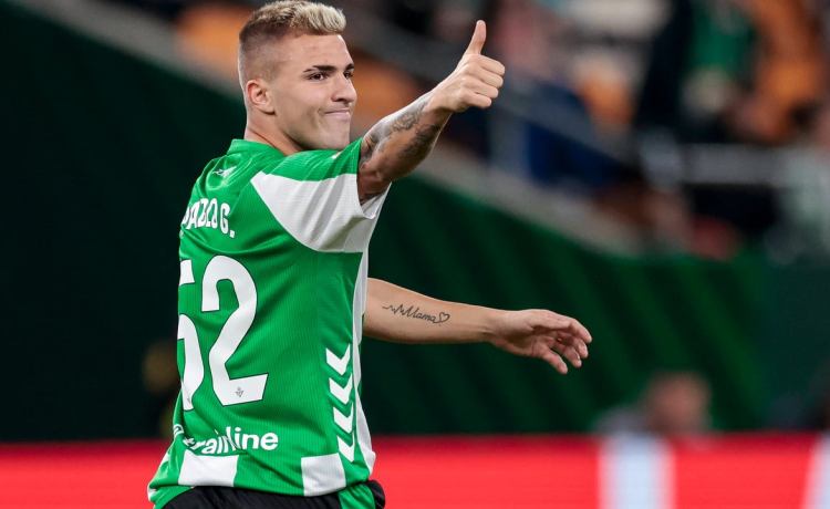 Así está la situación de Pablo García: aumentan los equipos interesados sin oferta formal en el Betis Así está la situación de Pablo García: aumentan los equipos interesados sin oferta formal en el Betis