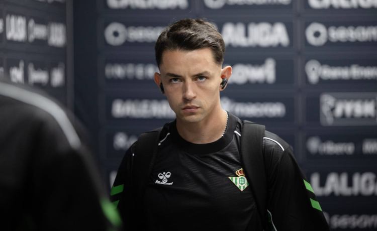 El Betis coloca a Álvaro Fidalgo en el mercado para desbloquear la planificación El Betis coloca a Álvaro Fidalgo en el mercado para desbloquear la planificación