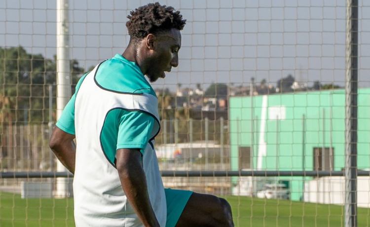 El sorprendente refuerzo de Pellegrini para paliar las lesiones anunciadas por el Betis: otra oportunidad para Bladi El sorprendente refuerzo de Pellegrini para paliar las lesiones anunciadas por el Betis: otra oportunidad para Bladi