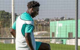 El sorprendente refuerzo de Pellegrini para paliar las lesiones anunciadas por el Betis: otra oportunidad para Bladi El sorprendente refuerzo de Pellegrini para paliar las lesiones anunciadas por el Betis: otra oportunidad para Bladi
