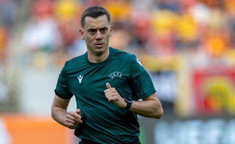 Clement Turpin, árbitro para recibir a un Oporto casi imparable que ya levantó un título en La Cartuja Clement Turpin, árbitro para recibir a un Oporto casi imparable que ya levantó un título en La Cartuja