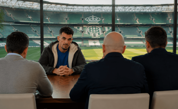 Los tres interlocutores verdiblancos con Dani Ceballos y el ‘feedback’ que reciben del utrerano Los tres interlocutores verdiblancos con Dani Ceballos y el ‘feedback’ que reciben del utrerano