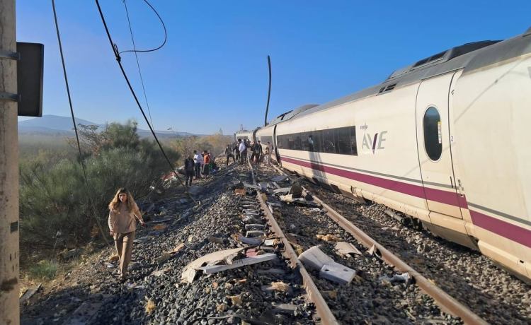 El accidente de tren en Toledo altera los planes de Betis y Sevilla El accidente de tren en Toledo altera los planes de Betis y Sevilla