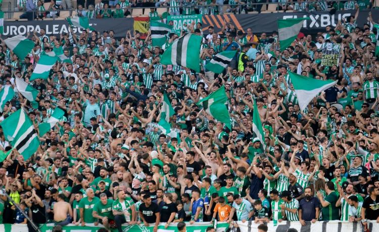 El duro mensaje de Gol Sur 1907 por la crítica situación del Betis: «Cansados de la falta de actitud» El duro mensaje de Gol Sur 1907 por la crítica situación del Betis: «Cansados de la falta de actitud»