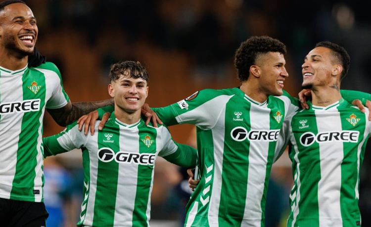 Antony lanza un mensaje al Betis con Natan y Deossa: «Quédate» Antony lanza un mensaje al Betis con Natan y Deossa: «Quédate»