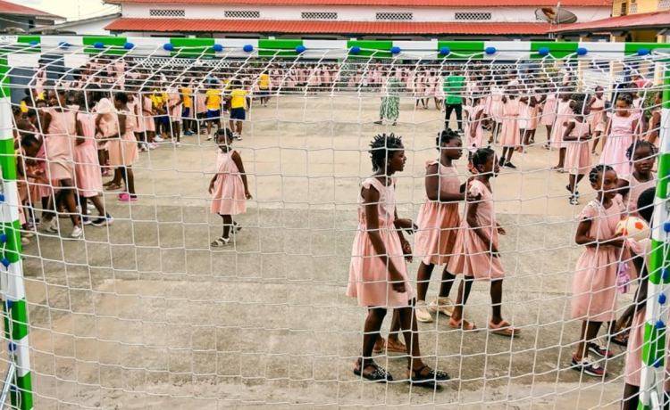 El Betis reafirma su «compromiso con la infancia» y la «transmisión de valores»: verdiblancos senderos de gol en Guinea Ecuatorial El Betis reafirma su «compromiso con la infancia» y la «transmisión de valores»: verdiblancos senderos de gol en Guinea Ecuatorial