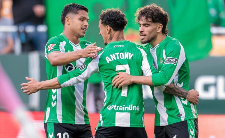 El Betis lo tiene en su mano: qué necesita para jugar la Champions, el dineral que podría ingresar y el premio extra para su cantera El Betis lo tiene en su mano: qué necesita para jugar la Champions, el dineral que podría ingresar y el premio extra para su cantera