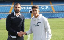 De niño travieso en un barrio pobre a estrella del Betis: «Le faltaba disciplina», explica Jesús Muñoz, el técnico que hizo debutar a Abde con 18 años De niño travieso en un barrio pobre a estrella del Betis: «Le faltaba disciplina», explica Jesús Muñoz, el técnico que hizo debutar a Abde con 18 años