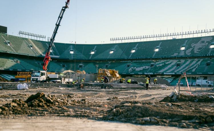 El Betis lanza una moneda de dos caras: orgulloso del Benito Villamarín, sigue llenando La Cartuja El Betis lanza una moneda de dos caras: orgulloso del Benito Villamarín, sigue llenando La Cartuja