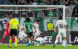 El Betis contesta a la polémica generada por el Real Madrid por el gol de Bellerín El Betis contesta a la polémica generada por el Real Madrid por el gol de Bellerín