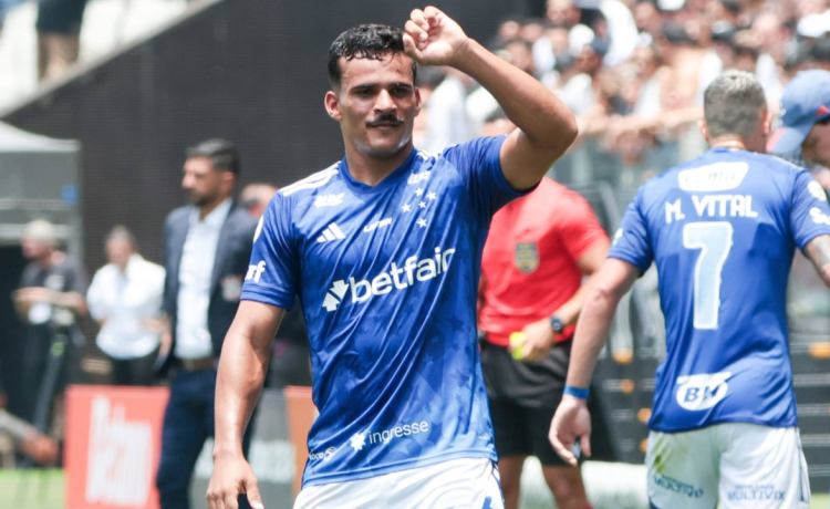 El movimiento del Como pone en jaque el fichaje de Kaiki Bruno por el Betis El movimiento del Como pone en jaque el fichaje de Kaiki Bruno por el Betis