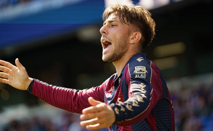 El Betis comunica a Iker Losada la decisión de Pellegrini para el proyecto de Champions El Betis comunica a Iker Losada la decisión de Pellegrini para el proyecto de Champions