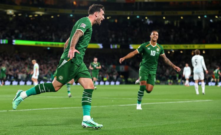 Éxtasis mundial con Troy Parrott, delantero del Betis: ‘Parradona’, galáctico, inspirador… «Los niños de Irlanda pasarán la semana intentando imitar sus caños» Éxtasis mundial con Troy Parrott, delantero del Betis: ‘Parradona’, galáctico, inspirador… «Los niños de Irlanda pasarán la semana intentando imitar sus caños»