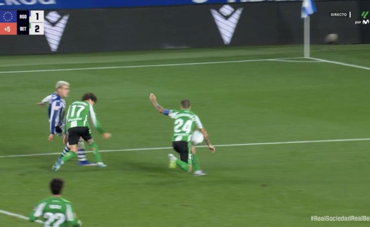 Unanimidad en el polémico penalti que impidió el triunfo del Betis ante la Real Sociedad: «Hay un problema muy gordo» Unanimidad en el polémico penalti que impidió el triunfo del Betis ante la Real Sociedad: «Hay un problema muy gordo»