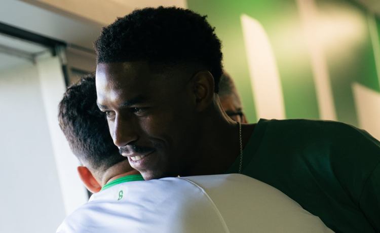 Junior Firpo se sincera: «No fue una buena temporada y eso, en el club de mi vida, duele más aún» Junior Firpo se sincera: «No fue una buena temporada y eso, en el club de mi vida, duele más aún»