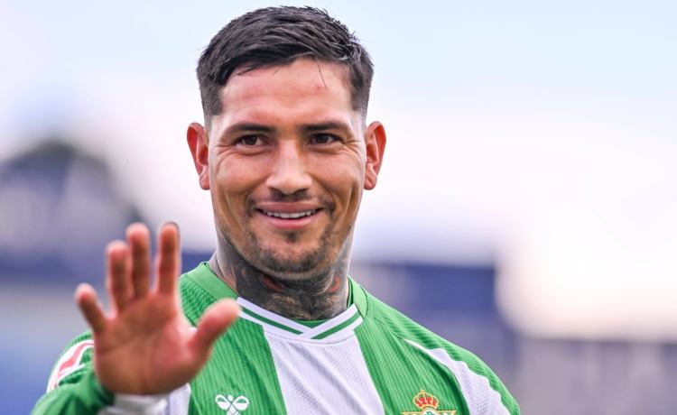 El mensaje de Chimy Ávila después de que el Betis le empuje a salir: «Ya cuentan con un bético más» El mensaje de Chimy Ávila después de que el Betis le empuje a salir: «Ya cuentan con un bético más»