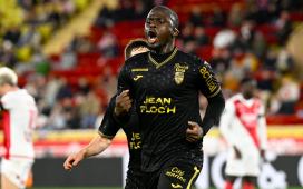 Desde Inglaterra amenazan el fichaje de Bamba Dieng, una ganga a coste cero para la delantera del Betis Desde Inglaterra amenazan el fichaje de Bamba Dieng, una ganga a coste cero para la delantera del Betis
