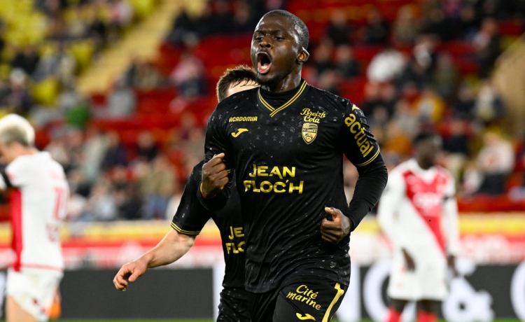 Desde Inglaterra amenazan el fichaje de Bamba Dieng, una ganga a coste cero para la delantera del Betis Desde Inglaterra amenazan el fichaje de Bamba Dieng, una ganga a coste cero para la delantera del Betis
