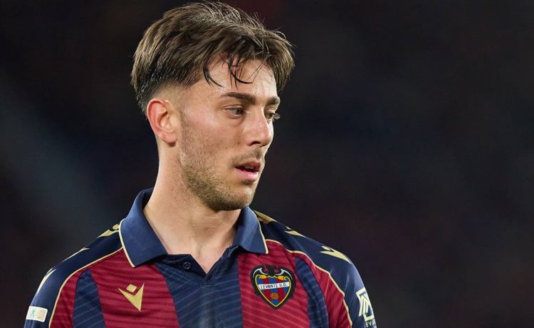 Incertidumbre en el Betis con Iker Losada tras su efímero subidón en el Levante Incertidumbre en el Betis con Iker Losada tras su efímero subidón en el Levante