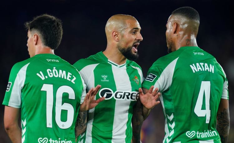 Acuerdo con Sofyan Amrabat a falta de que el Fenerbahçe rebaje sus pretensiones Acuerdo con Sofyan Amrabat a falta de que el Fenerbahçe rebaje sus pretensiones