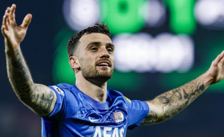 Troy Parrot aparece de nuevo en la órbita del Betis: anuncian contactos con el AZ Alkmaar Troy Parrot aparece de nuevo en la órbita del Betis: anuncian contactos con el AZ Alkmaar