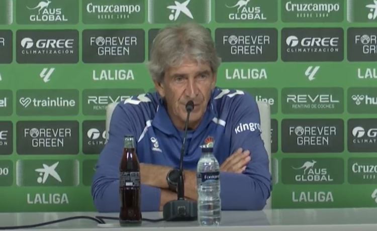 Pellegrini aclara su futuro tras la ambigua traducción de sus palabras al término del Betis – Elche Pellegrini aclara su futuro tras la ambigua traducción de sus palabras al término del Betis – Elche