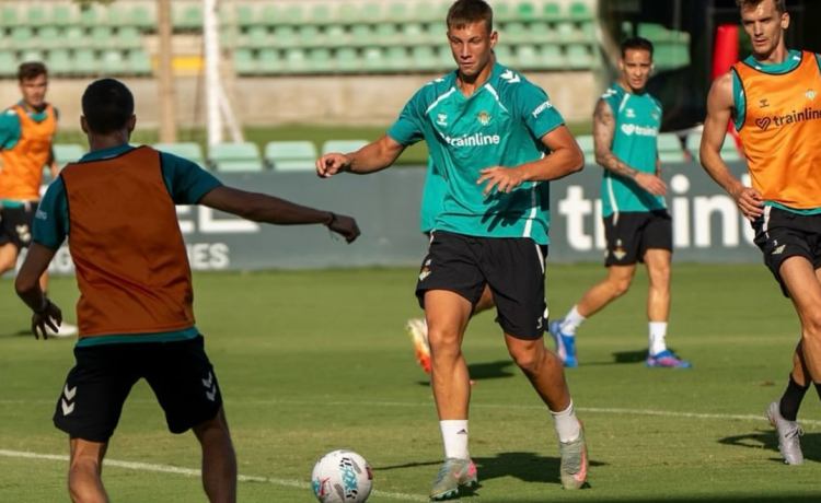 El Betis blinda una nueva perla antes de «su gran año»: Nikita Doronis, en el trampolín de Natan y Sergi Altimira El Betis blinda una nueva perla antes de «su gran año»: Nikita Doronis, en el trampolín de Natan y Sergi Altimira
