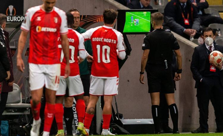 Betis – Braga: Davide Massa, un árbitro veterano con precedentes peligrosos Betis – Braga: Davide Massa, un árbitro veterano con precedentes peligrosos