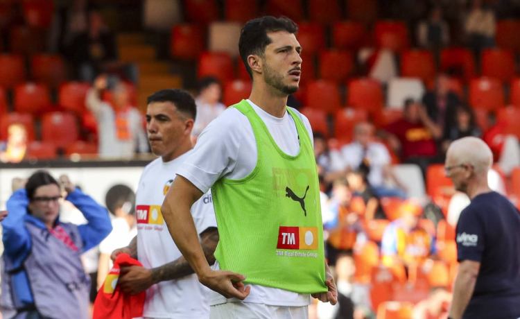 Guido Rodríguez tiene dudas sobre el Valencia y su futuro está más abierto que nunca Guido Rodríguez tiene dudas sobre el Valencia y su futuro está más abierto que nunca