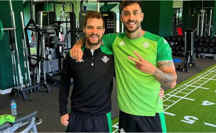 El Arsenal pesca en un Betis que no sólo vende futbolistas: ahora también exporta médicos canteranos El Arsenal pesca en un Betis que no sólo vende futbolistas: ahora también exporta médicos canteranos