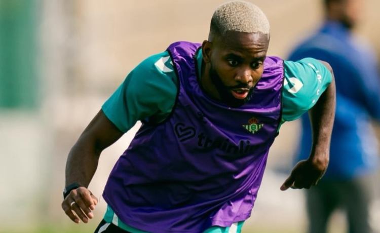 Bakambu mueve ficha y perfila un futuro fuera del Betis: «Lo mejor está por llegar» Bakambu mueve ficha y perfila un futuro fuera del Betis: «Lo mejor está por llegar»