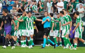 Ricardo de Burgos Bengoetxea, árbitro del Betis – Barcelona: «Los jugadores me agradecen esta forma de pitar» Ricardo de Burgos Bengoetxea, árbitro del Betis – Barcelona: «Los jugadores me agradecen esta forma de pitar»