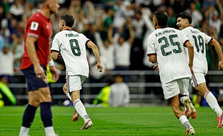 Los halagos de Javier Aguirre a Álvaro Fidalgo: «Está muy metido y merecía jugar» Los halagos de Javier Aguirre a Álvaro Fidalgo: «Está muy metido y merecía jugar»
