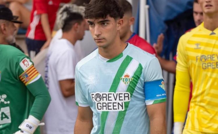 Carlos Reina deja el filial del Betis gratis para jugar en la Europa League Carlos Reina deja el filial del Betis gratis para jugar en la Europa League