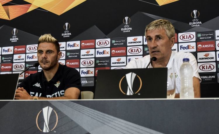 Quique Setién, exentrenador del Betis: «Un día Joaquín se quedó dormido, llegó tarde a entrenar y tuve que llamarle» Quique Setién, exentrenador del Betis: «Un día Joaquín se quedó dormido, llegó tarde a entrenar y tuve que llamarle»
