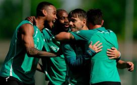 La convocatoria Betis para visitar al Barcelona: seis bajas y un cambio de cromos entre Pellegrini y Dani Fragoso La convocatoria Betis para visitar al Barcelona: seis bajas y un cambio de cromos entre Pellegrini y Dani Fragoso