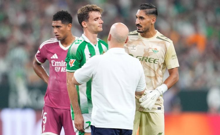 Parte médico de Diego Llorente y tiempo aproximado de baja: el central del Betis sufre una importante fractura nasal Parte médico de Diego Llorente y tiempo aproximado de baja: el central del Betis sufre una importante fractura nasal