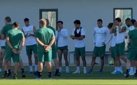Antony sonríe con Pellegrini horas antes de que el Betis vuelva a la magia de la Champions League Antony sonríe con Pellegrini horas antes de que el Betis vuelva a la magia de la Champions League