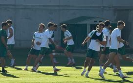 Iker Losada y Pablo García siguen entrenando con el Betis a menos de 48 horas del cierre del mercado Iker Losada y Pablo García siguen entrenando con el Betis a menos de 48 horas del cierre del mercado