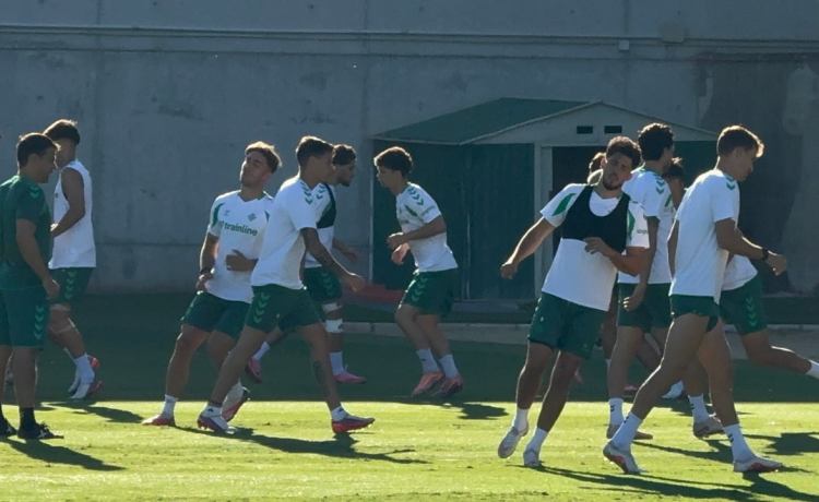 Iker Losada y Pablo García siguen entrenando con el Betis a menos de 48 horas del cierre del mercado Iker Losada y Pablo García siguen entrenando con el Betis a menos de 48 horas del cierre del mercado