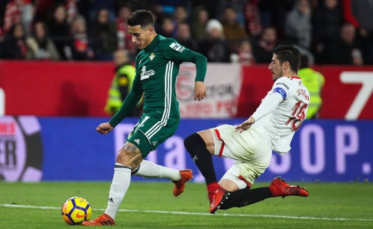Quique Setién presume de derbis sevillanos: «Todavía hay béticos que se acuerdan; llevaban años sin ganar al Sevilla» Quique Setién presume de derbis sevillanos: «Todavía hay béticos que se acuerdan; llevaban años sin ganar al Sevilla»