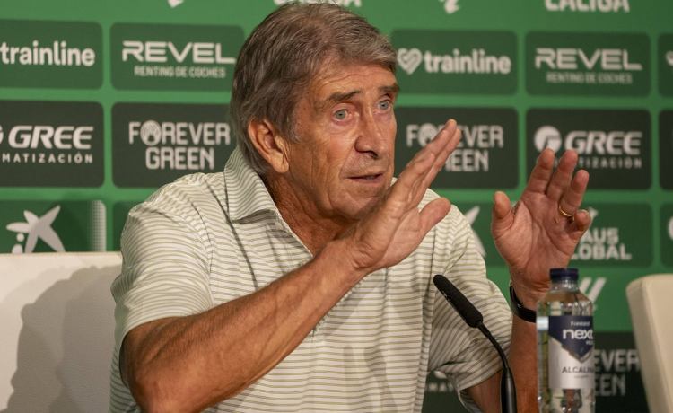 Pellegrini estalla contra el árbitro y lo acusa de haber condicionado el Betis – Barcelona: «Las decisiones son inexplicables e inentendibles» Pellegrini estalla contra el árbitro y lo acusa de haber condicionado el Betis – Barcelona: «Las decisiones son inexplicables e inentendibles»