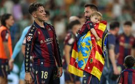 Luís Castro ‘ofrece’ a Iker Losada a Pellegrini: «Tiene características para el juego del Betis» Luís Castro ‘ofrece’ a Iker Losada a Pellegrini: «Tiene características para el juego del Betis»