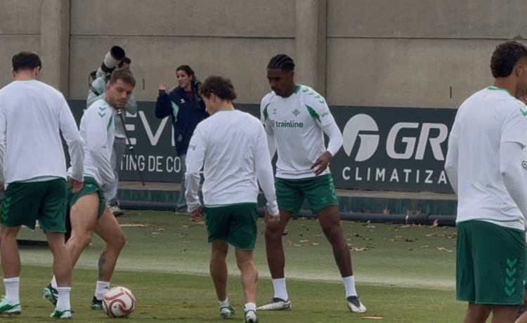 Junior Firpo reaparece con el Betis antes de regresar a la ilusión de la Copa del Rey Junior Firpo reaparece con el Betis antes de regresar a la ilusión de la Copa del Rey