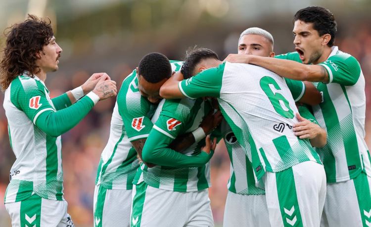 Bellerín agradece a Bartra el brazalete: «Tenía ganas de una responsabilidad tan bonita» Bellerín agradece a Bartra el brazalete: «Tenía ganas de una responsabilidad tan bonita»