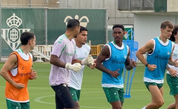 Cucho Hernández se suma a la estancia del Betis en tierras irlandesas Cucho Hernández se suma a la estancia del Betis en tierras irlandesas